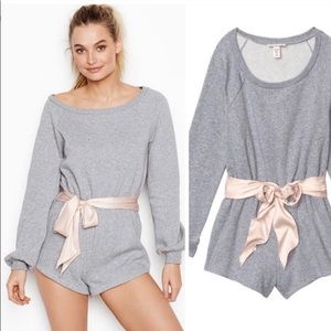 VS Satin bow Tie sweatshirt romper 🖤